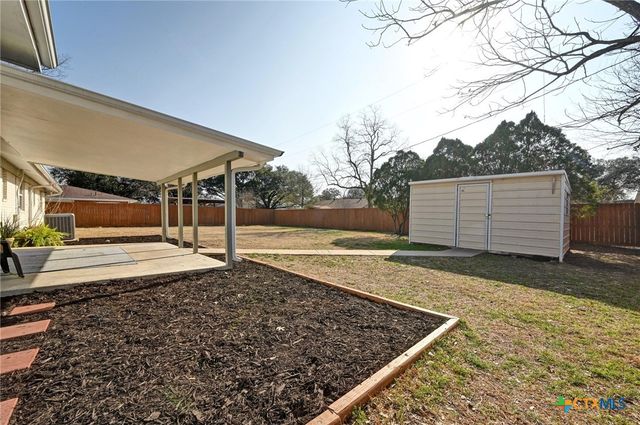 808 Vogel Drive, Lockhart, TX 78644