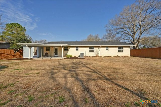 808 Vogel Drive, Lockhart, TX 78644
