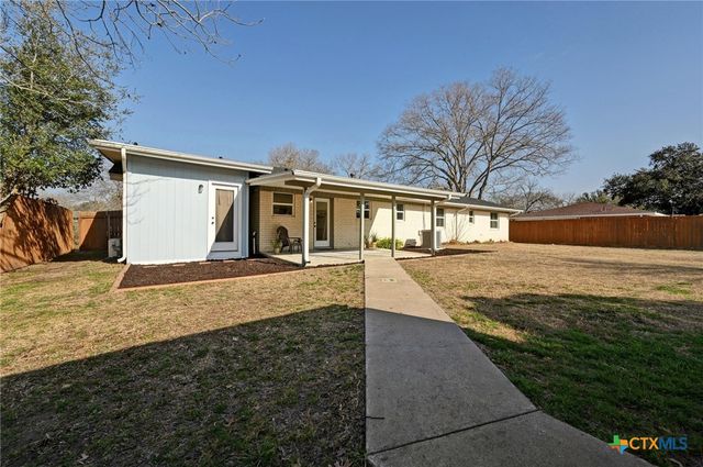 808 Vogel Drive, Lockhart, TX 78644