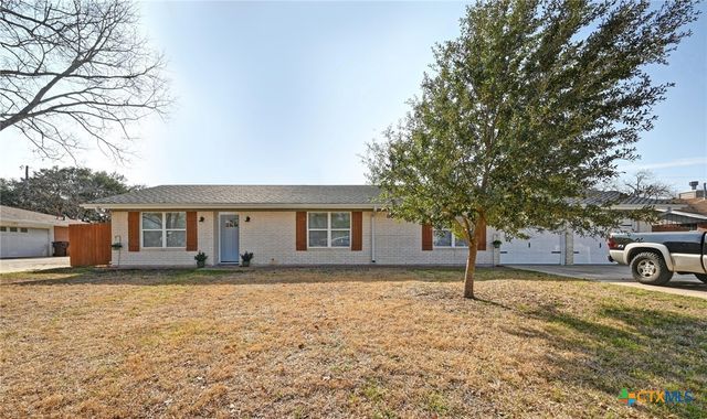 808 Vogel Drive, Lockhart, TX 78644