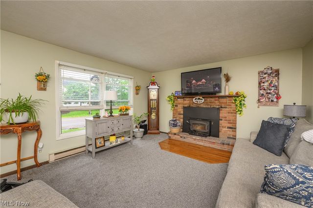 824-826 Reno Drive, Louisville, OH 44641
