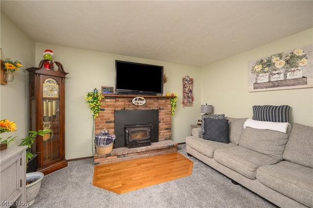824-826 Reno Drive, Louisville, OH 44641