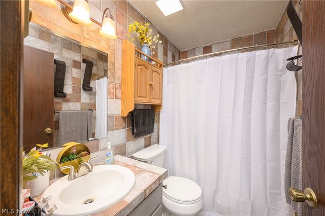 824-826 Reno Drive, Louisville, OH 44641