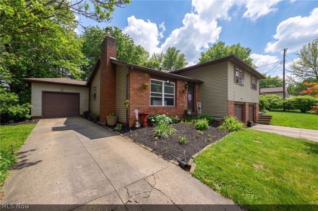 824-826 Reno Drive, Louisville, OH 44641