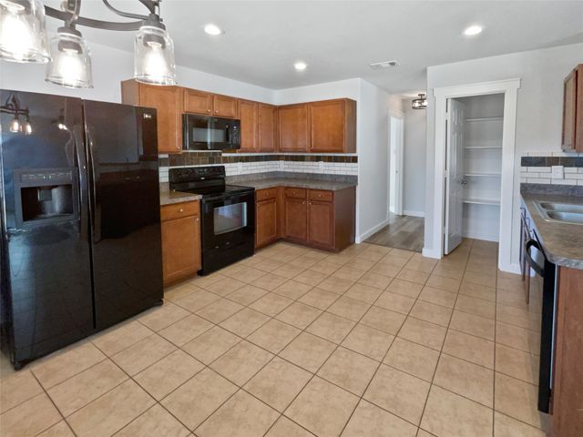 1375 Emily Court, Burleson, TX 76028