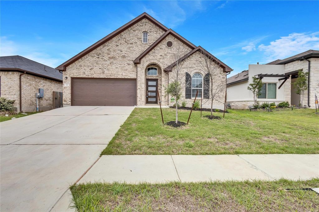 211 Short Leaf DR, Buda, TX 78610