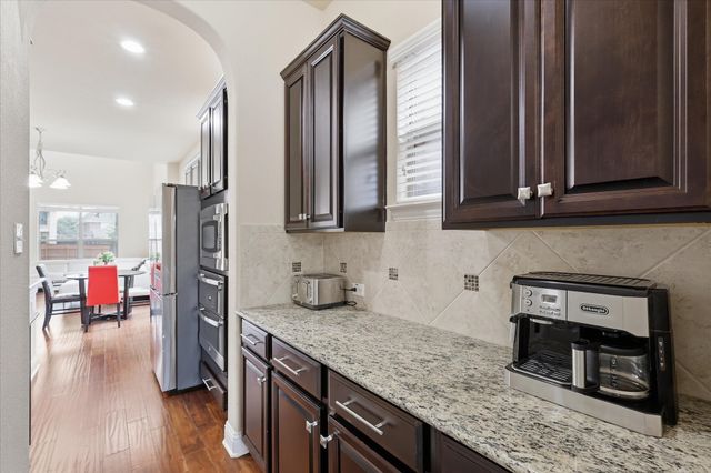 2427 Lismore Lane, Irving, TX 75063