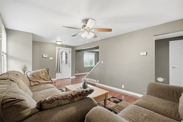 126 Leon Road, Green Tree, PA 15220