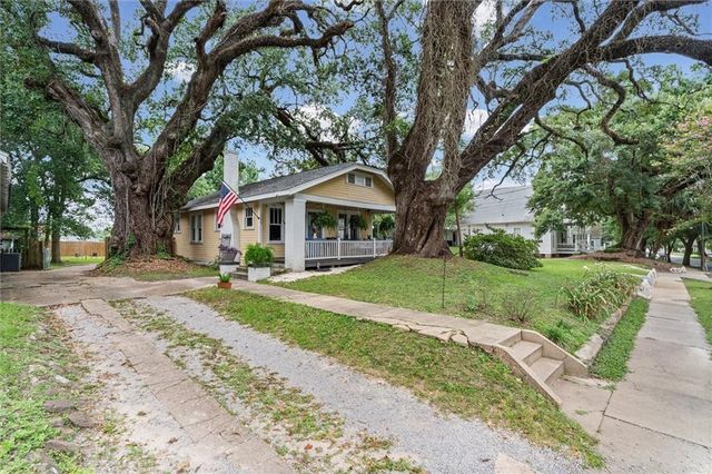 1150 Old Shell Road, Mobile, AL 36604