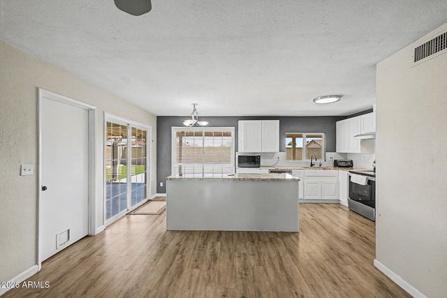 7953 W SAHUARO Drive, Peoria, AZ 85345