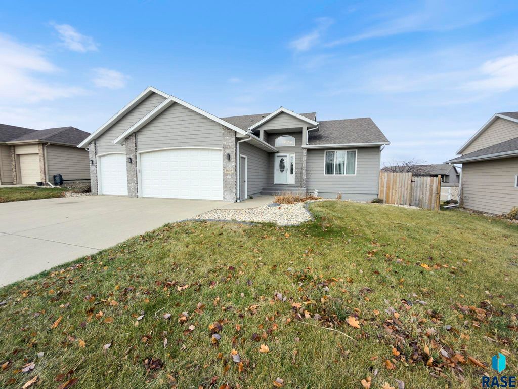 3008 W Courtyard Ln Lane, Sioux Falls, SD 57108