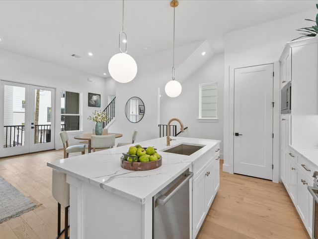 2212 Dennis Street, Houston, TX 77004