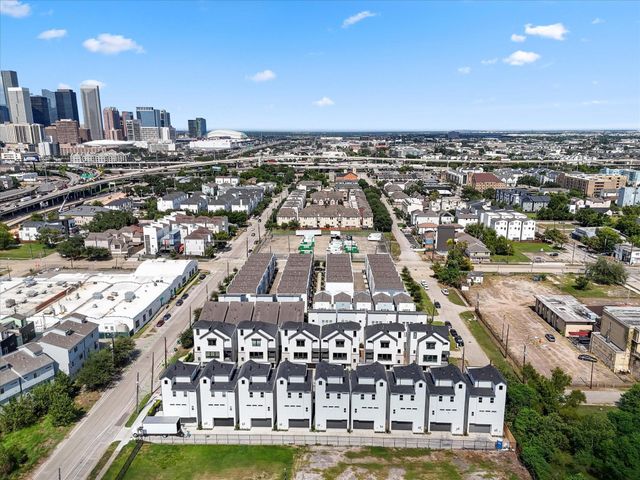 2212 Dennis Street, Houston, TX 77004