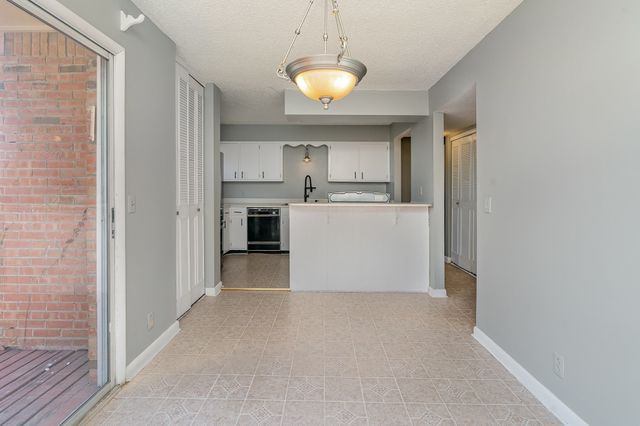 5510 Country Dr Apt 122, Nashville, TN 37211