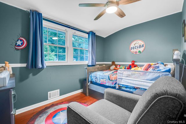 6 Mayflower Lane, East Setauket, NY 11733