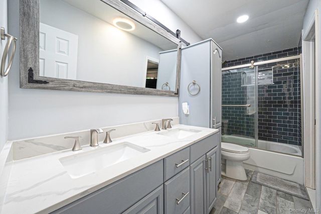 6 Mayflower Lane, East Setauket, NY 11733