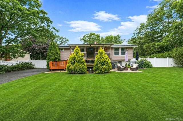 6 Mayflower Lane, East Setauket, NY 11733