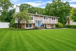 6 Mayflower Lane, East Setauket, NY 11733