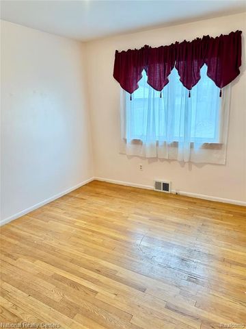 24522 Hass Street, Dearborn Heights, MI 48127