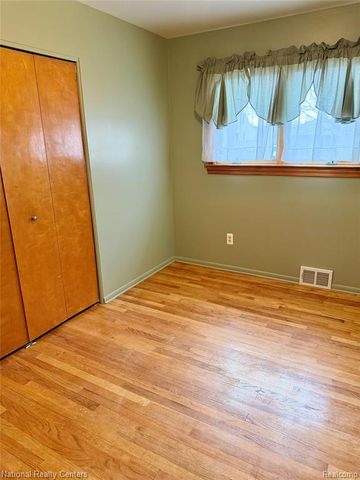 24522 Hass Street, Dearborn Heights, MI 48127