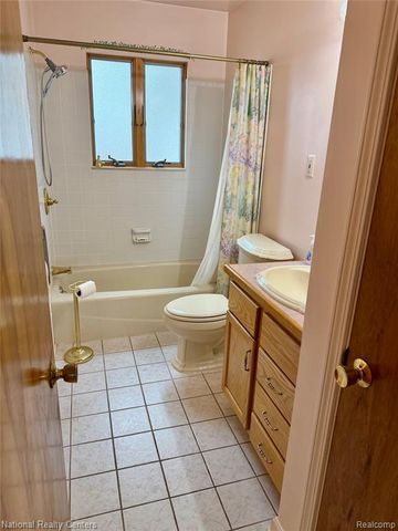 24522 Hass Street, Dearborn Heights, MI 48127