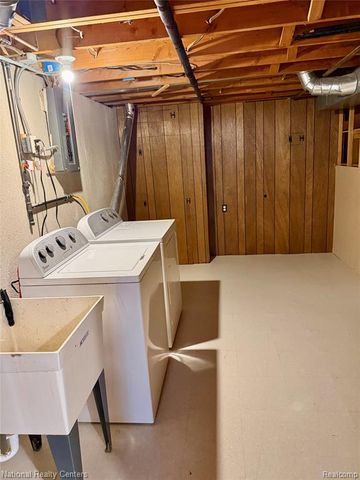 24522 Hass Street, Dearborn Heights, MI 48127