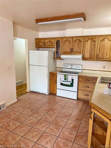 24522 Hass Street, Dearborn Heights, MI 48127