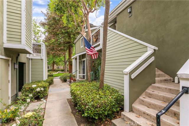 700 E Lake Drive 27, Orange, CA 92866