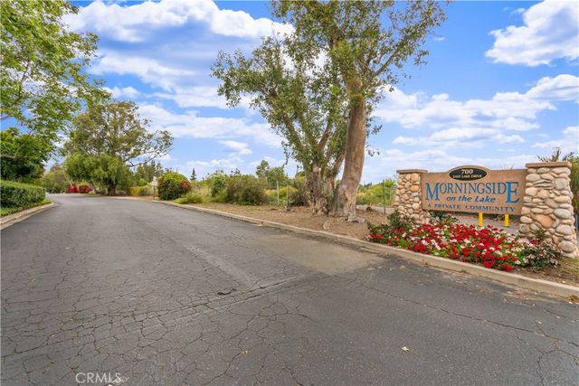 700 E Lake Drive 27, Orange, CA 92866