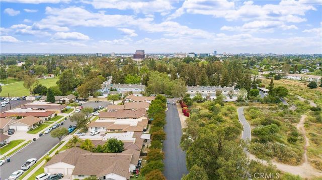 700 E Lake Drive 27, Orange, CA 92866