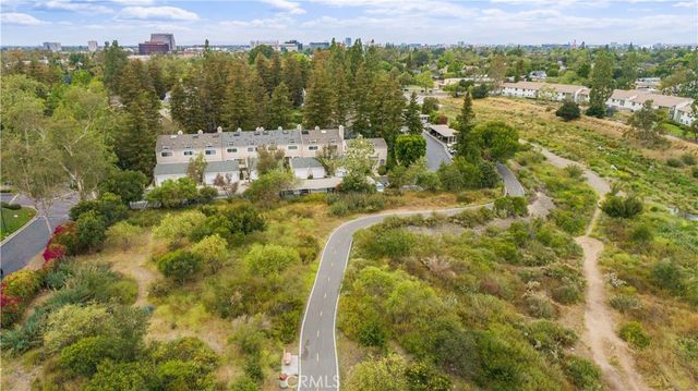 700 E Lake Drive 27, Orange, CA 92866