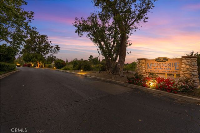 700 E Lake Drive 27, Orange, CA 92866