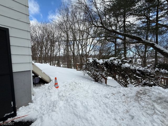 29 Brooklyn Mountain Rd, Hopatcong Boro, NJ 07843