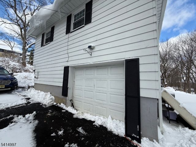 29 Brooklyn Mountain Rd, Hopatcong Boro, NJ 07843