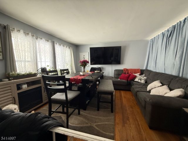 29 Brooklyn Mountain Rd, Hopatcong Boro, NJ 07843