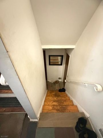 29 Brooklyn Mountain Rd, Hopatcong Boro, NJ 07843