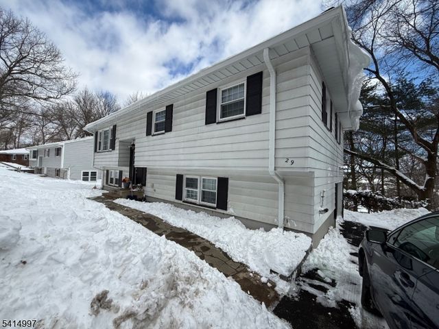 29 Brooklyn Mountain Rd, Hopatcong Boro, NJ 07843