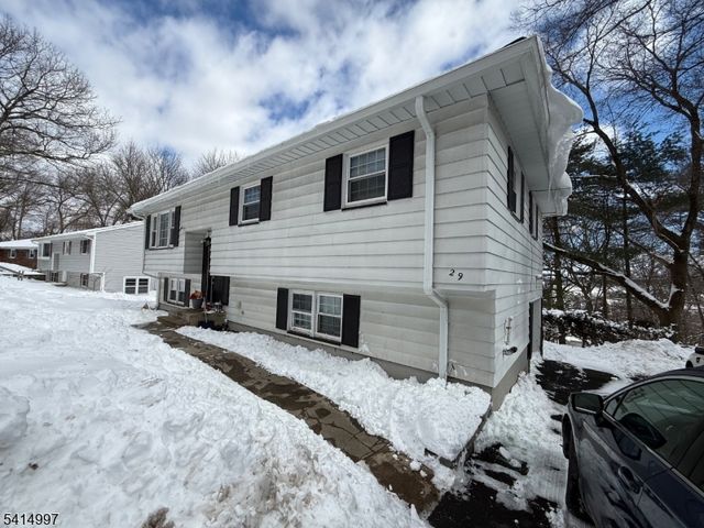 29 Brooklyn Mountain Rd, Hopatcong Boro, NJ 07843