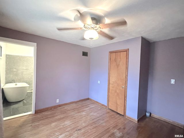 1206 W Chautauqua Street, Carbondale, IL 62901