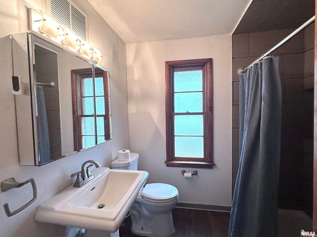 1206 W Chautauqua Street, Carbondale, IL 62901