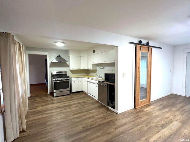 1206 W Chautauqua Street, Carbondale, IL 62901