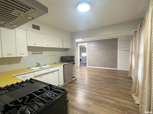 1206 W Chautauqua Street, Carbondale, IL 62901