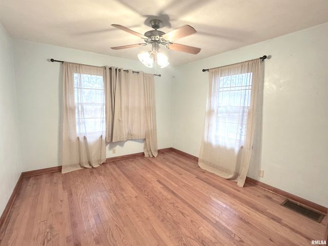 1206 W Chautauqua Street, Carbondale, IL 62901