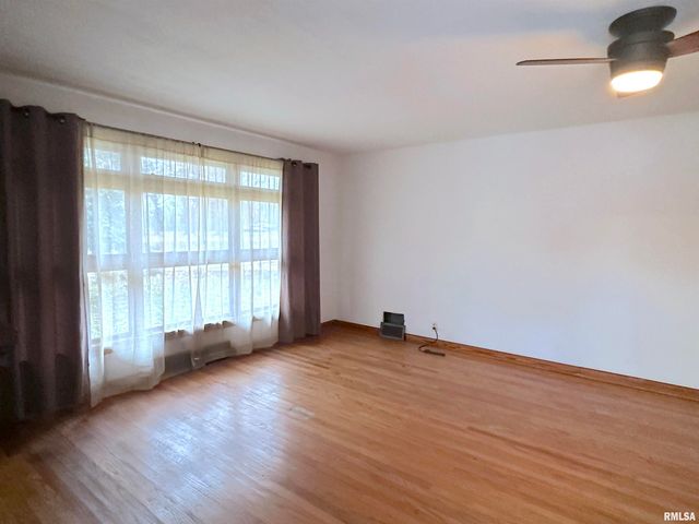 1206 W Chautauqua Street, Carbondale, IL 62901