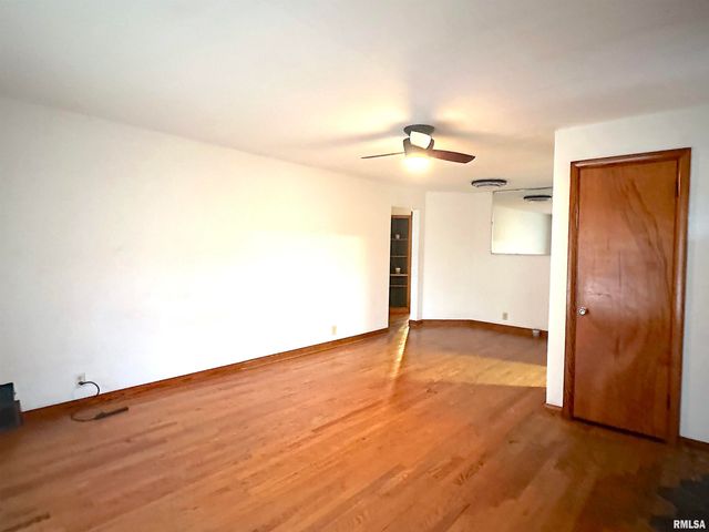 1206 W Chautauqua Street, Carbondale, IL 62901