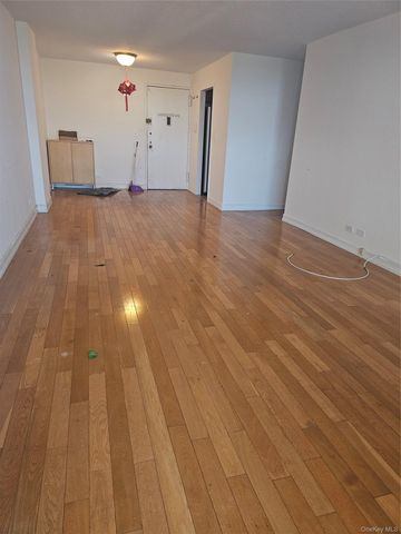 41-40 Union Street 10P, Flushing, NY 11355