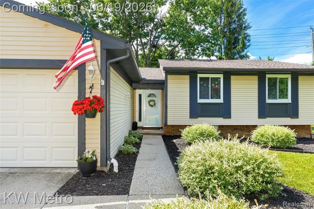 839 Dressler Lane, Rochester Hills, MI 48307