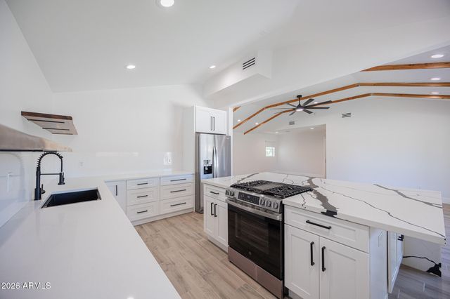 6828 N 10TH Avenue, Phoenix, AZ 85013
