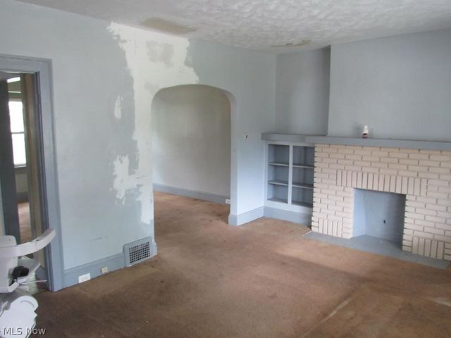 4273 E 136, Cleveland, OH 44105