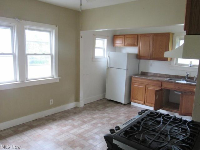 4273 E 136, Cleveland, OH 44105